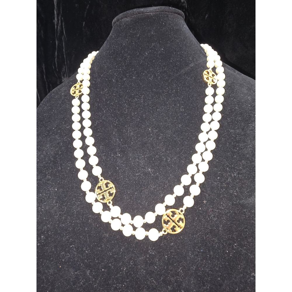 Tory Burch Evie Long Single Glass Pearl Necklace w/Jewelry Pouch NWT - Picture 2 of 6